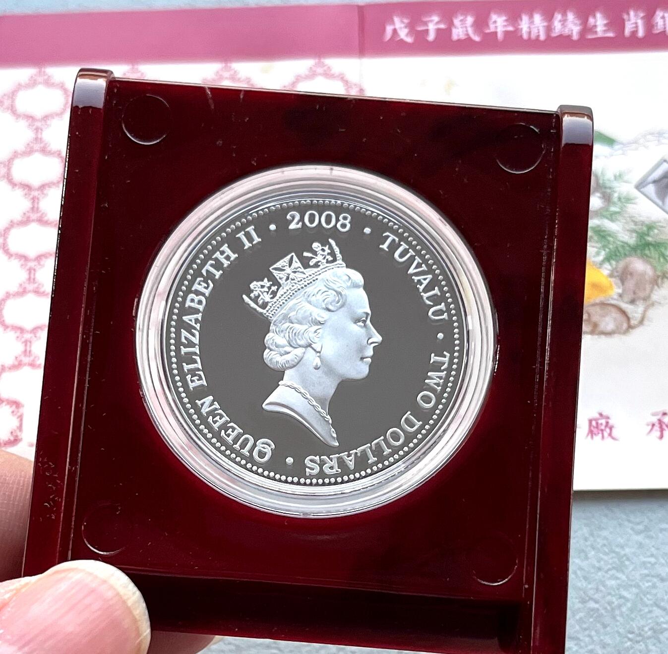 澳门钞、老台币、直布罗陀样钞、英国查尔斯国王新版英镑纸币首发冠千位号，台湾宝星奖章、联勤荣誉纪念章，韩国/哈萨克斯坦套币纪念币，图瓦卢/台湾生肖银币、陈水扁入职银币、台湾精制套币等。彼得堡世界钱币勋章拍卖第117期 图瓦卢2008年2元镀金精制纪念银币，生肖鼠年、一盎司纯银。原盒证、中国台湾中央造币厂代铸。市价3-4百元