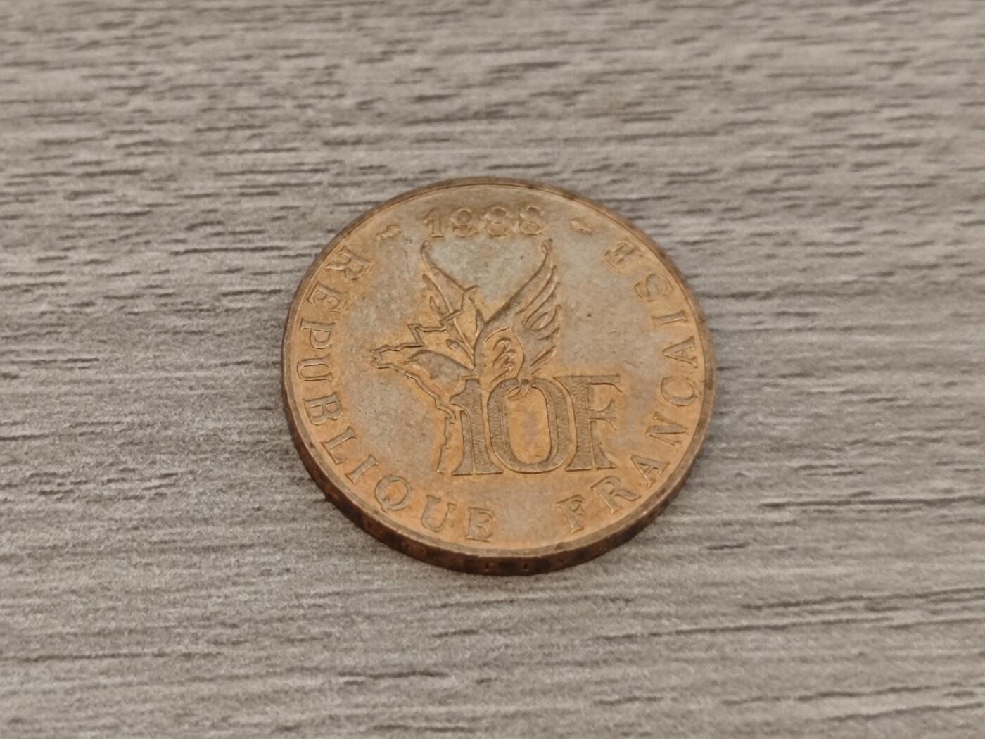 小小杂货铺22期  满五十包邮 可寄存 一元佣金 （银币、散币） 1988年飞行员罗兰卡洛斯逝世70周年10法朗纪念币，