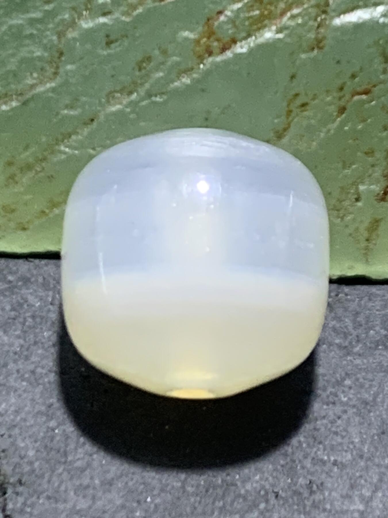 精美高玉化天地荔枝冻玛瑙老形桶珠一颗