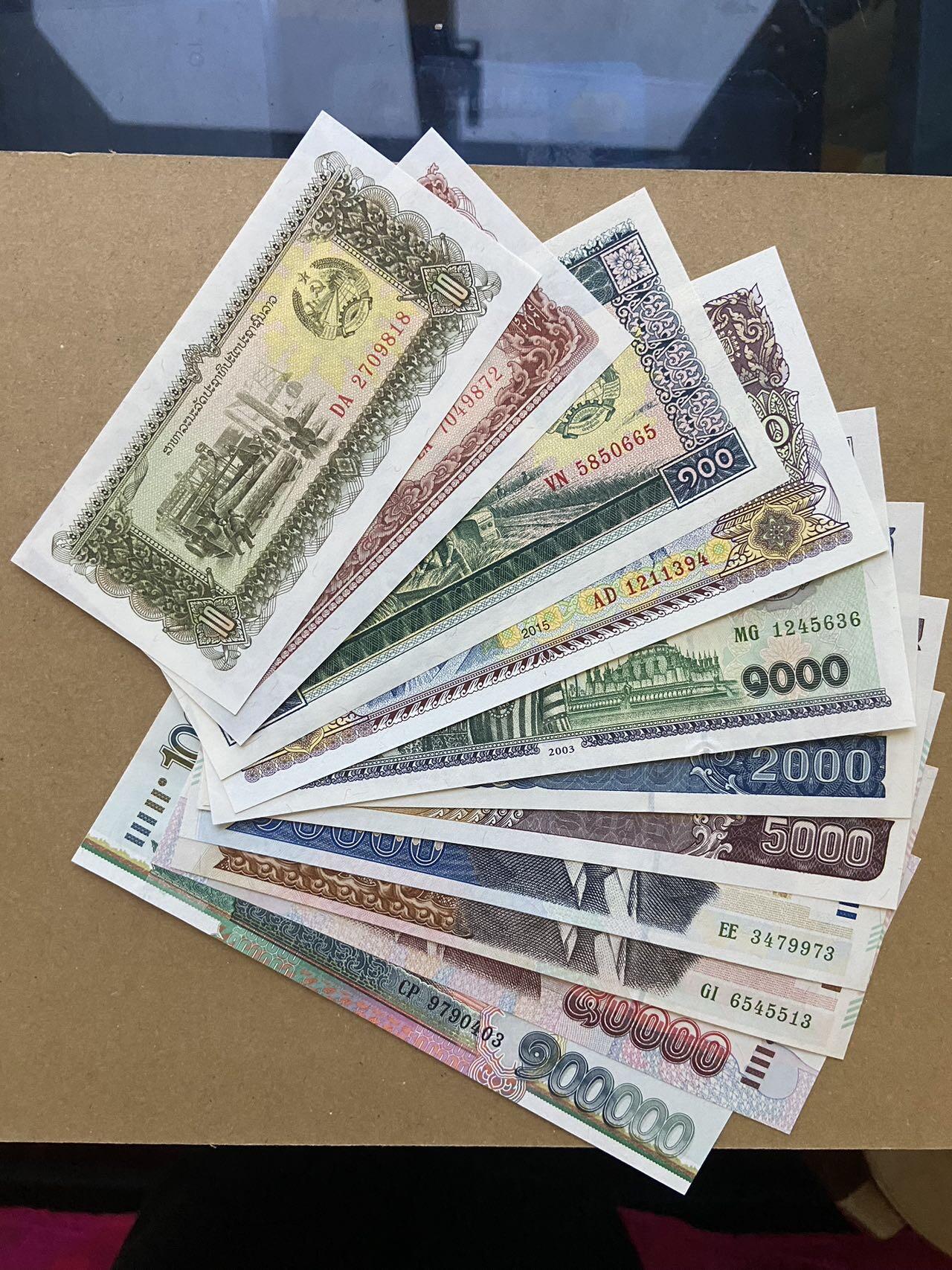 【炜奕收藏】，第二十二期 老挝10-100000吉普，UNC品相，2003年以前版本