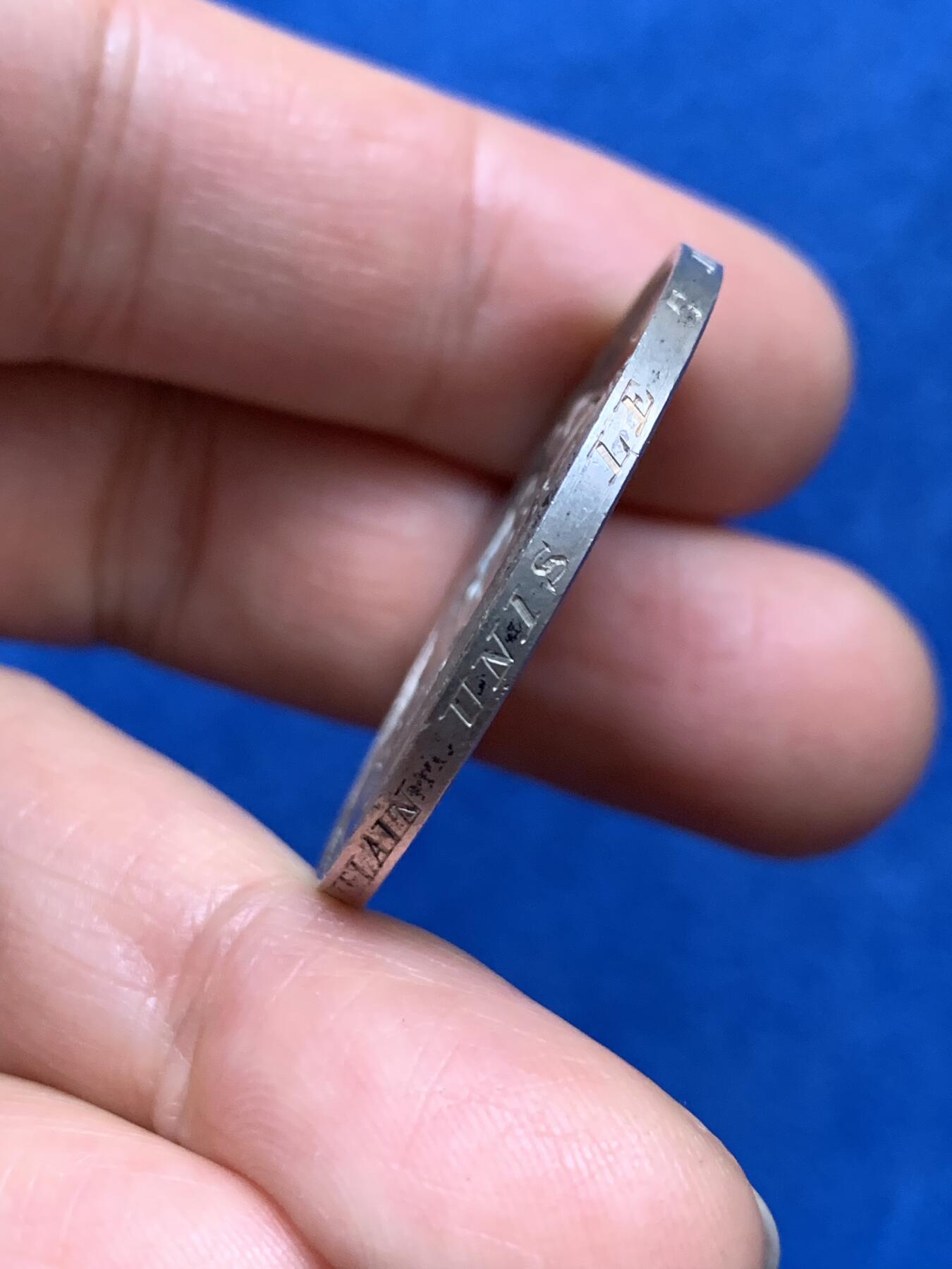 《竞宝斋》第342场 周日，周一，2场连拍 （全场包邮） 法国1880婚礼银章 33.7mm 直径挺大的 16.3克 烟斗argent边铭银标 背面刻花 边缘带刻字