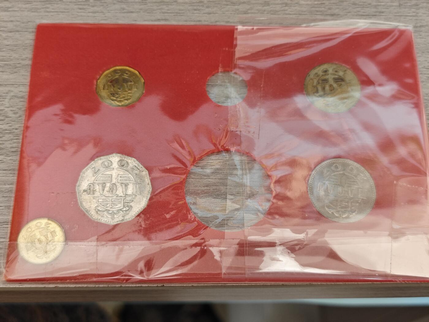 小小杂货铺22期  满五十包邮 可寄存 一元佣金 （银币、散币） 澳门套币五枚（面值6.8元）