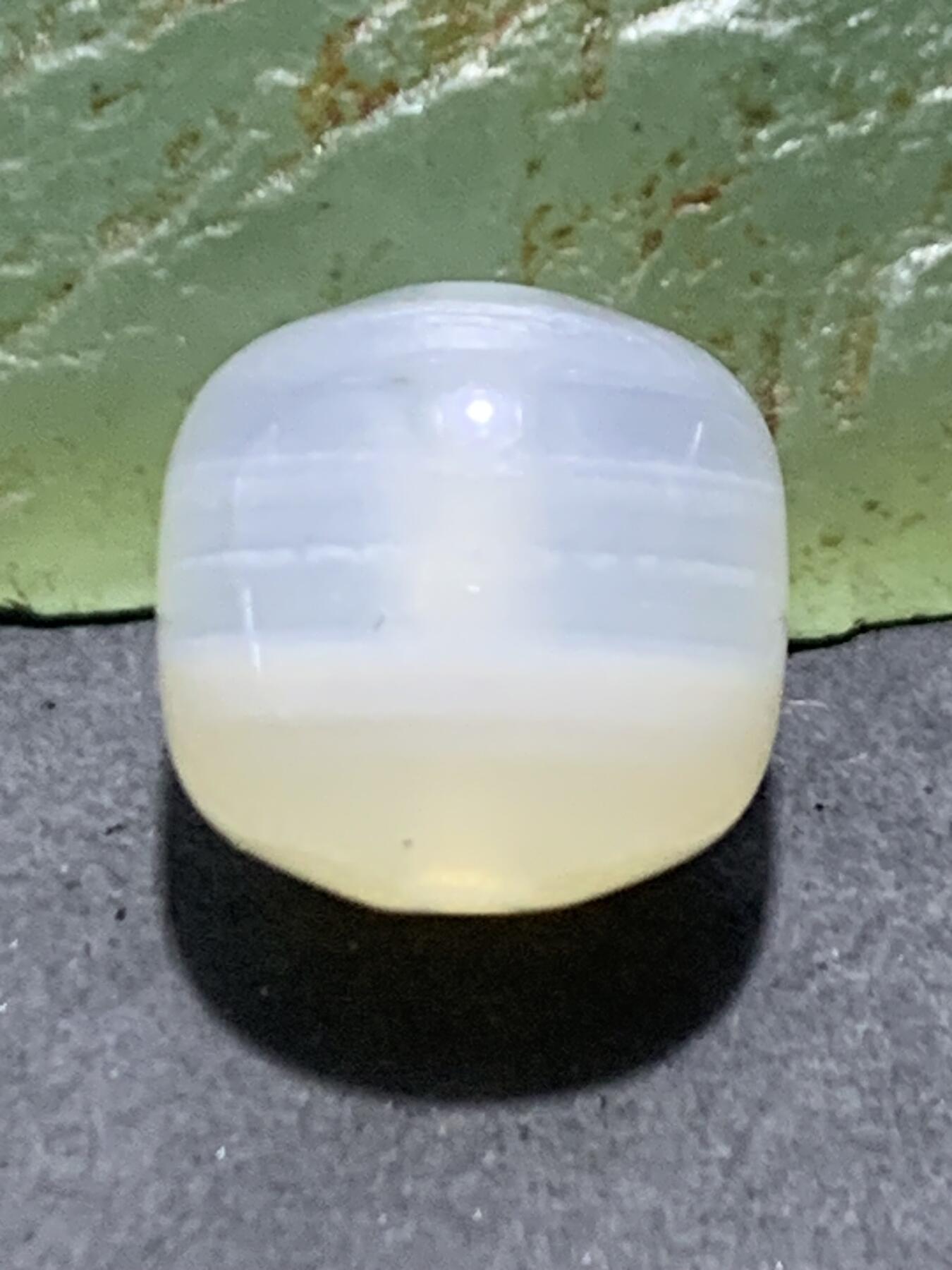 精美高玉化天地荔枝冻玛瑙老形桶珠一颗