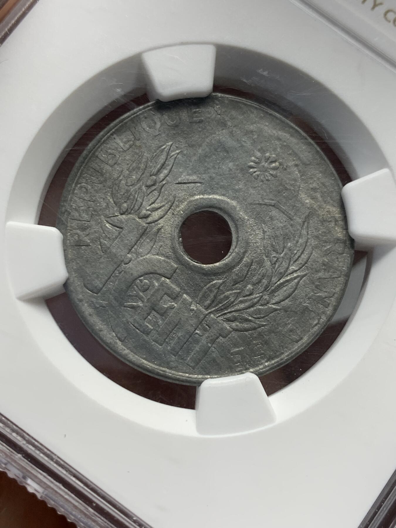 《竞宝斋》第342场 周日，周一，2场连拍 （全场包邮） NGC MS62 法属印支1941花帽1分锌币 保存非常难得