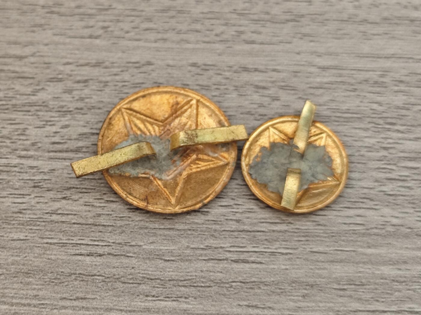 小小杂货铺22期  满五十包邮 可寄存 一元佣金 （银币、散币） 朝鲜帽徽扣子