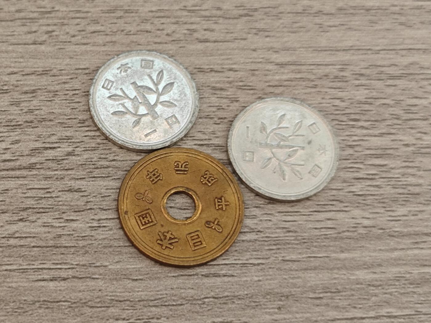 小小杂货铺22期  满五十包邮 可寄存 一元佣金 （银币、散币） 日元硬币三枚