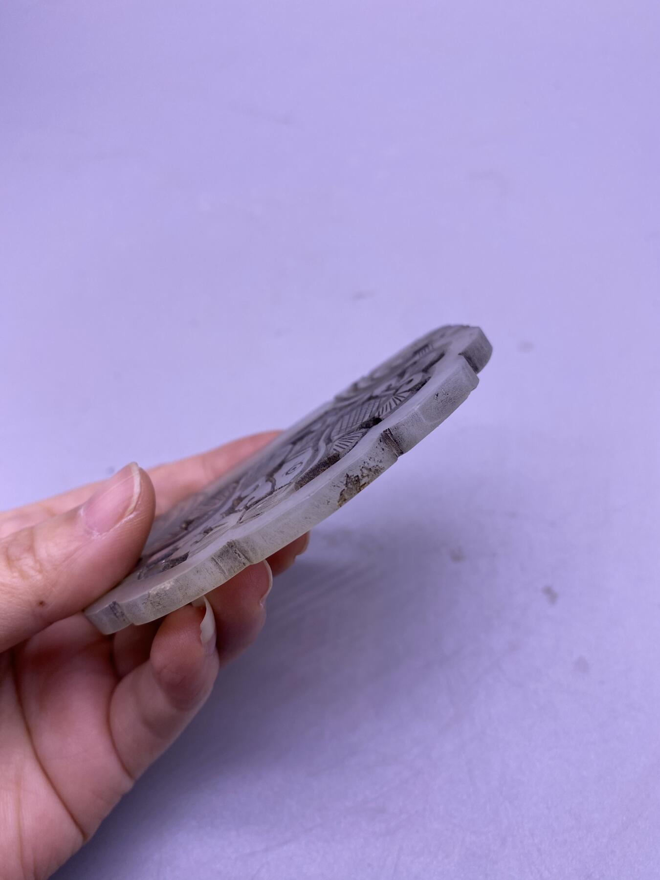 老和田玉锁，尺寸8.8*6厘米，品相如图，500包快递