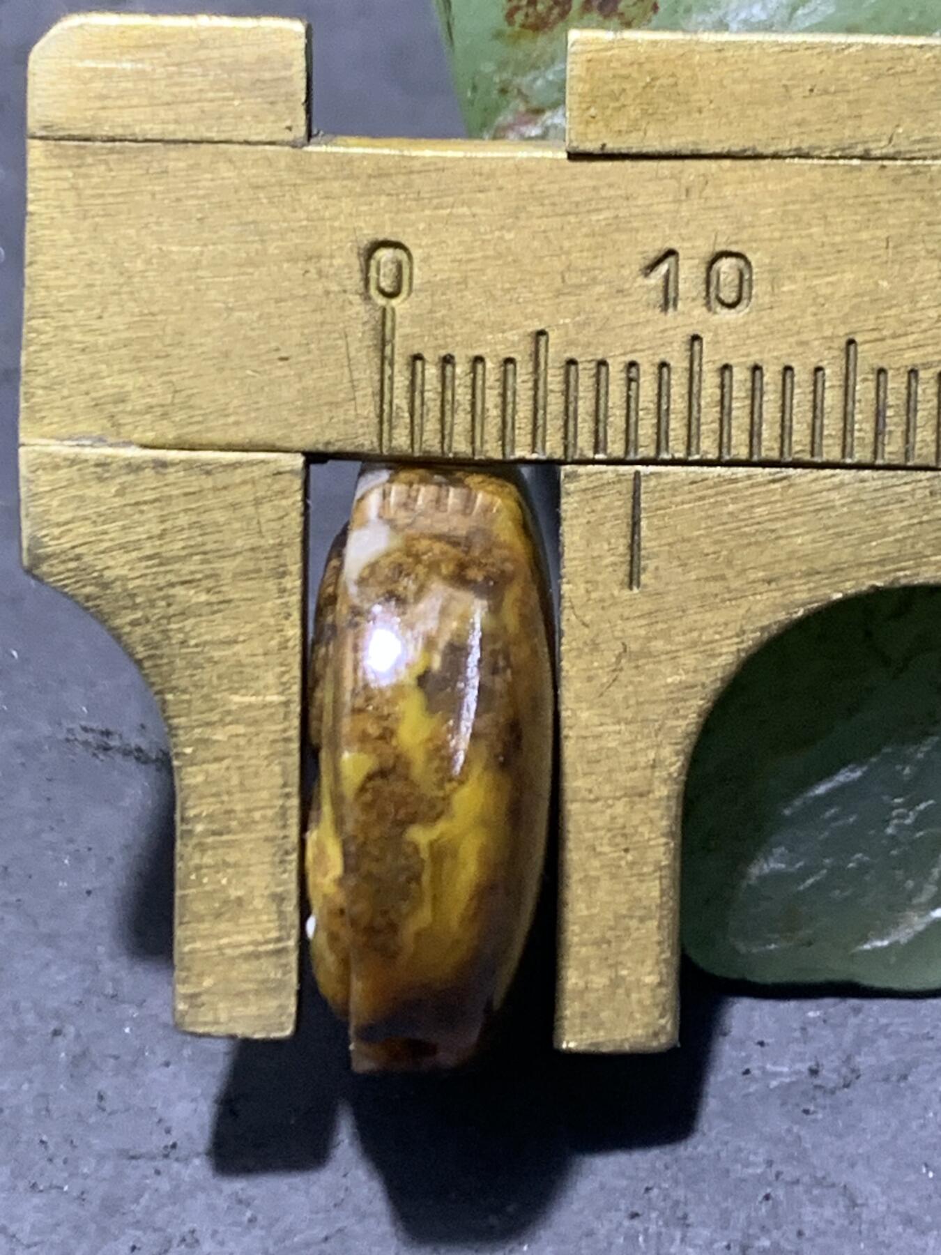 精美亚光高玉化草花纹战国红玛瑙手工俏色巧雕喜鹊报喜吊坠一个！
