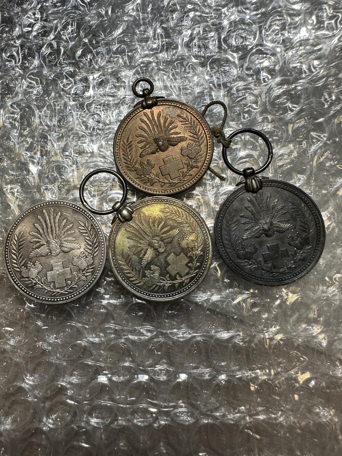 2025首场 世界钱币，章 赤十字章4枚，三银一铜