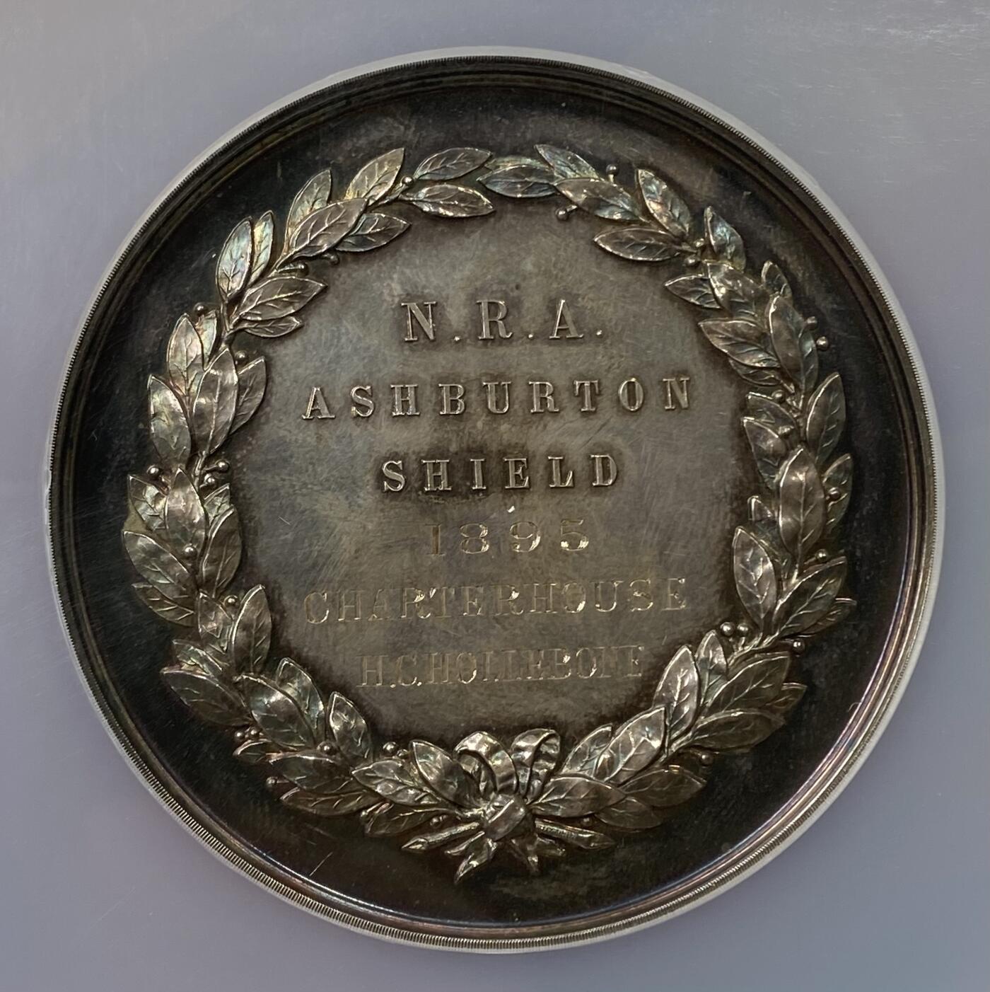 万国钱币拍卖第040期（万国2025新年大拍） NGC MS64 1860年英国步枪协会颁发的获奖银章，直径57毫米带原盒，高分老五彩包浆难得。