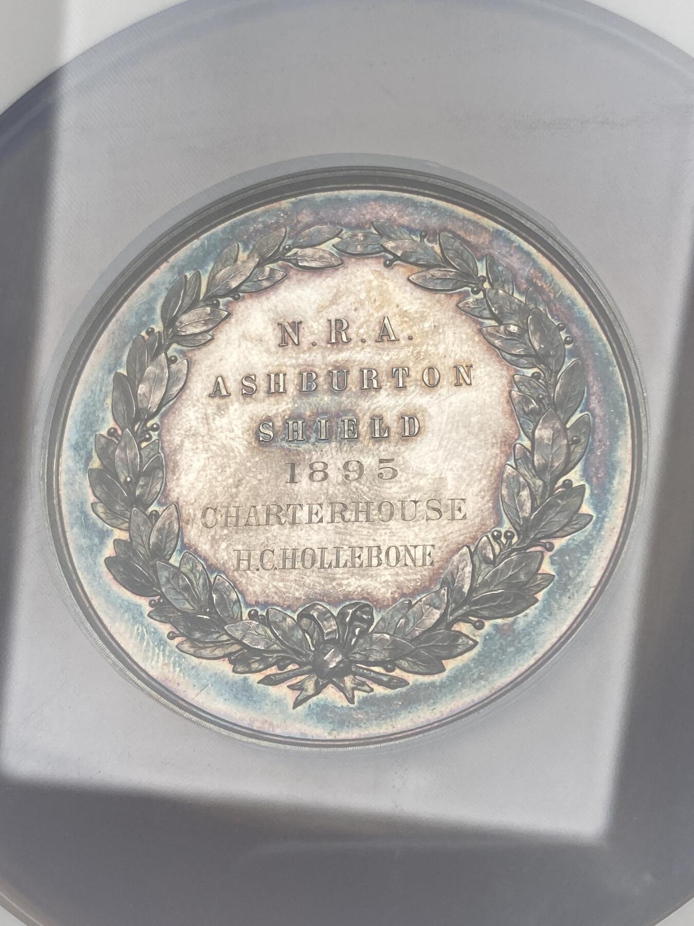 万国钱币拍卖第040期（万国2025新年大拍） NGC MS64 1860年英国步枪协会颁发的获奖银章，直径57毫米带原盒，高分老五彩包浆难得。