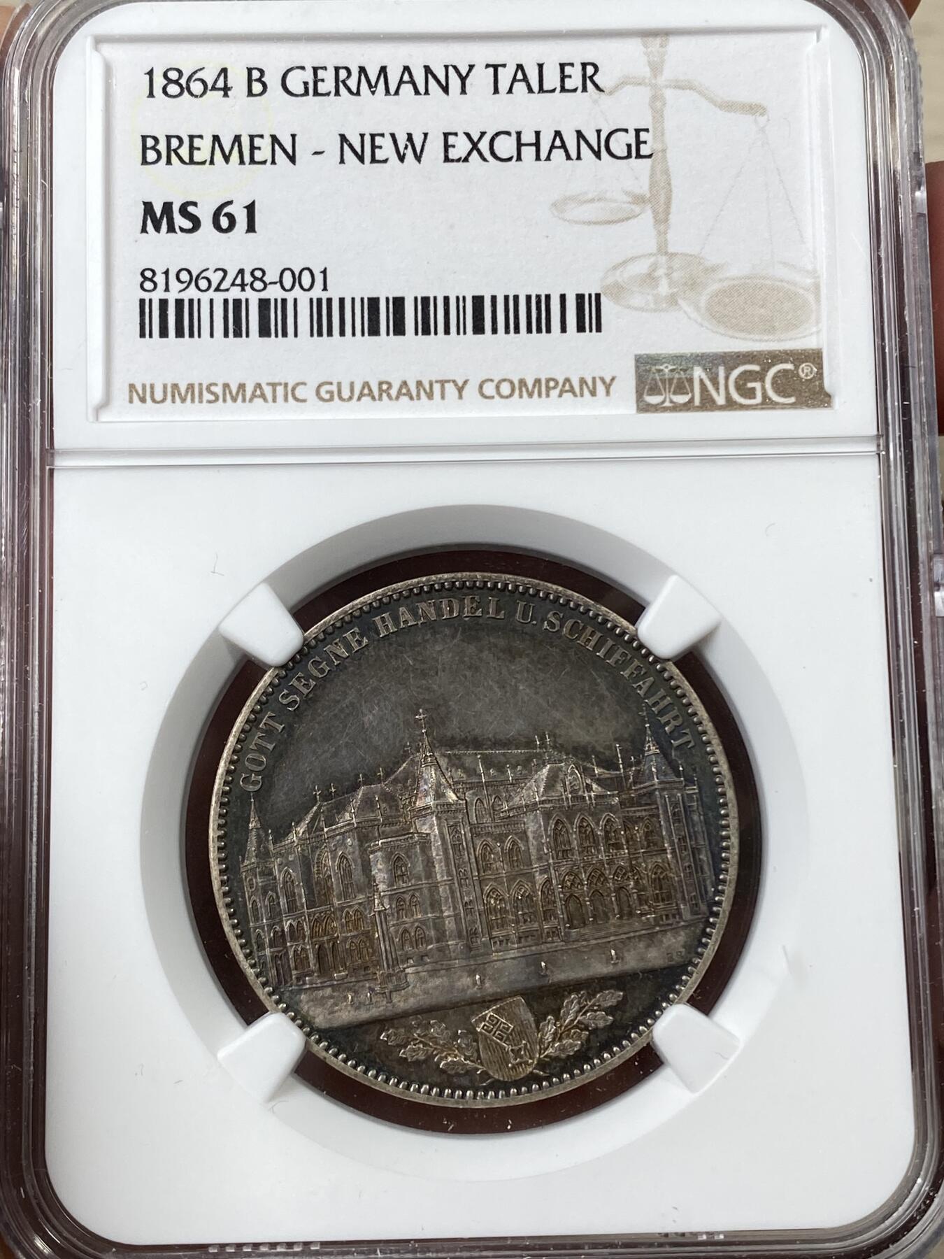 万国钱币拍卖第040期（万国2025新年大拍） NGC MS61 1864年不莱梅自由是证券交易所泰勒 联合泰勒名誉品之一  汉诺威造币厂铸造 发行量仅5000枚 原味五彩包浆 不莱梅市徽上方刊德文“上帝保佑贸易与航运”这座美丽的新哥特风格建筑在1943年毁于战火 庆幸的是还能在此币上欣赏她的美丽