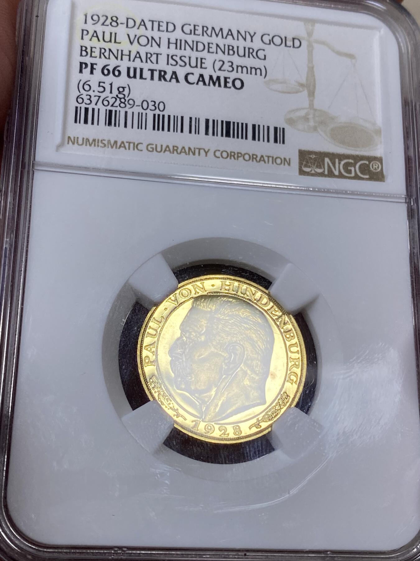 万国钱币拍卖第040期（万国2025新年大拍） NGC PF66CAM 1928年德国魏玛共和国兴登堡总统80大寿纪念20马克金质币章 顶级深度镜面 百年金辉如同现代币的工艺 顶级完美收藏品质