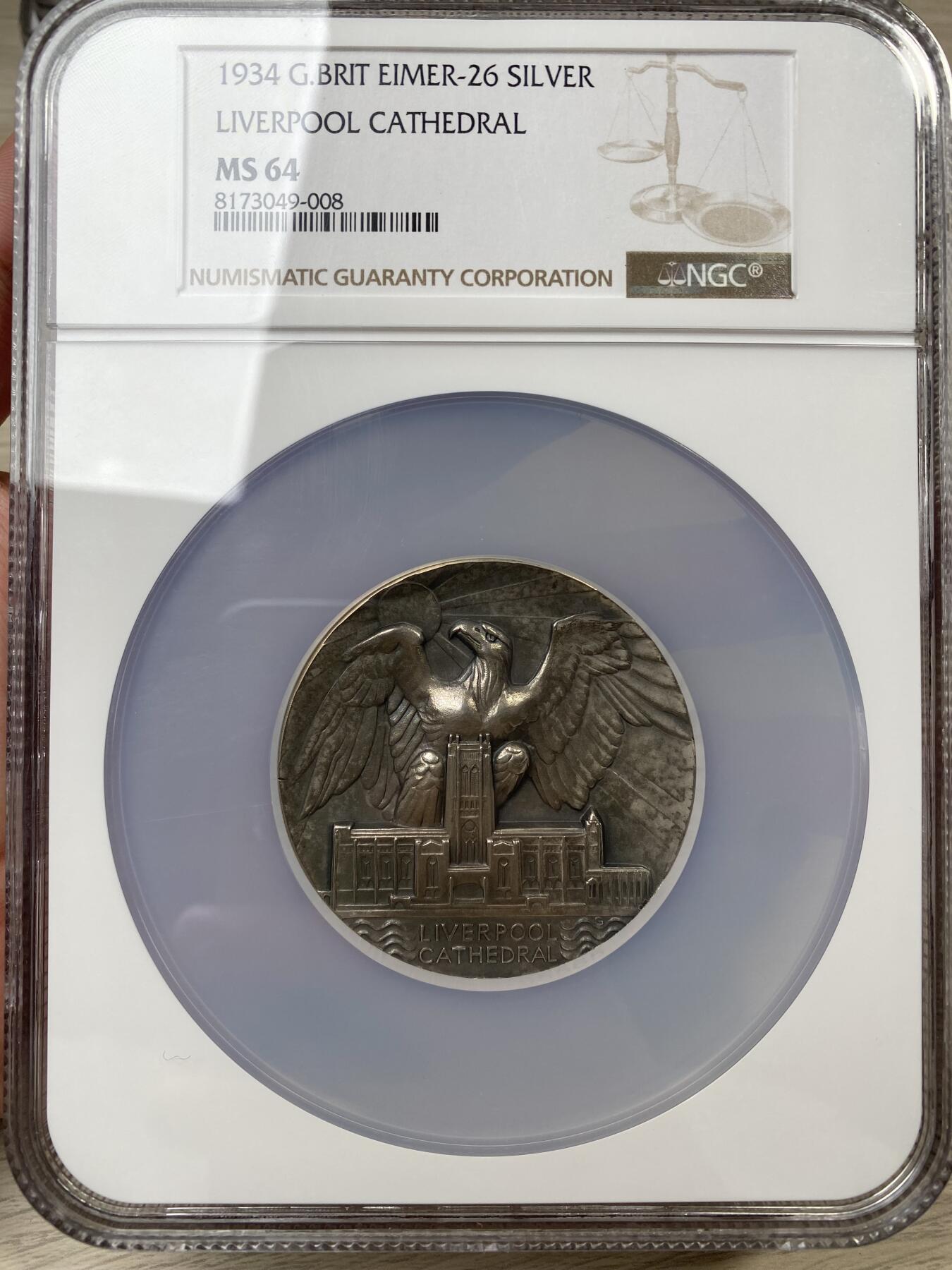 万国钱币拍卖第040期（万国2025新年大拍） NGC MS64 1934年英国利物浦大教堂为特级技师工作33周年颁布的银质奖章，直径57毫米，重73.6克带原盒，由当代著名雕塑大师吉尔伯特出品。