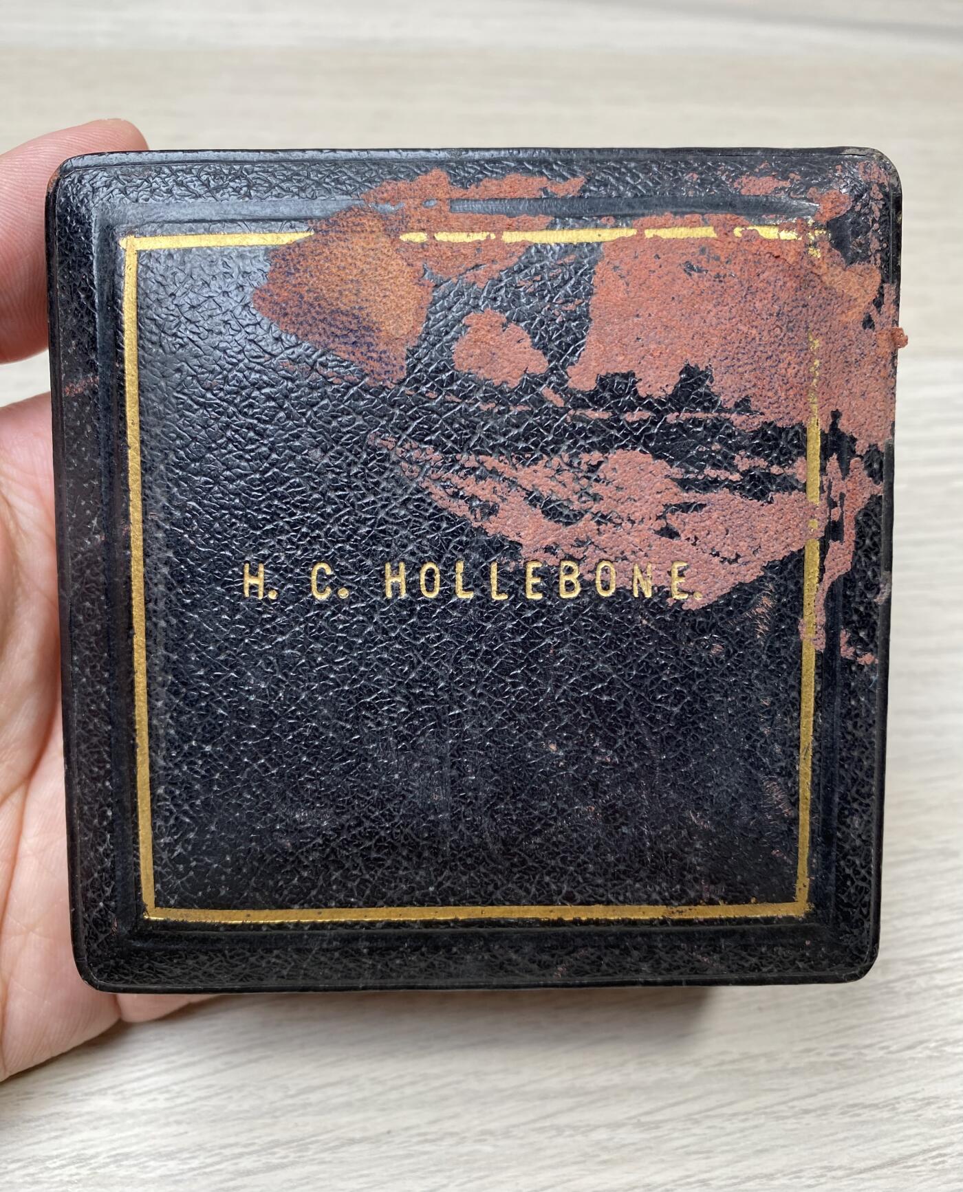 万国钱币拍卖第040期（万国2025新年大拍） NGC MS64 1860年英国步枪协会颁发的获奖银章，直径57毫米带原盒，高分老五彩包浆难得。