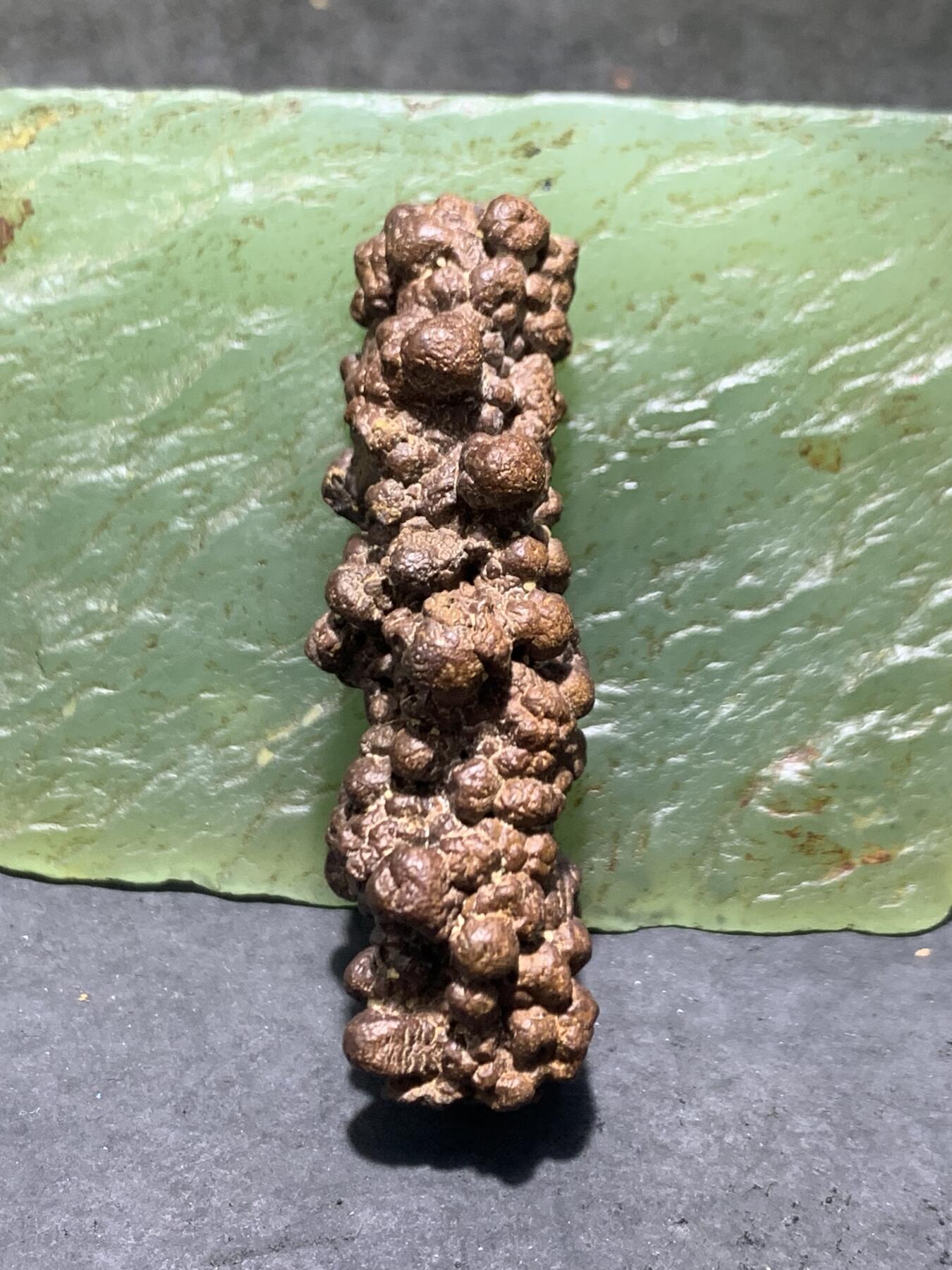 精美罕见红皮鱼籽纹戈壁黑金刚原石一块