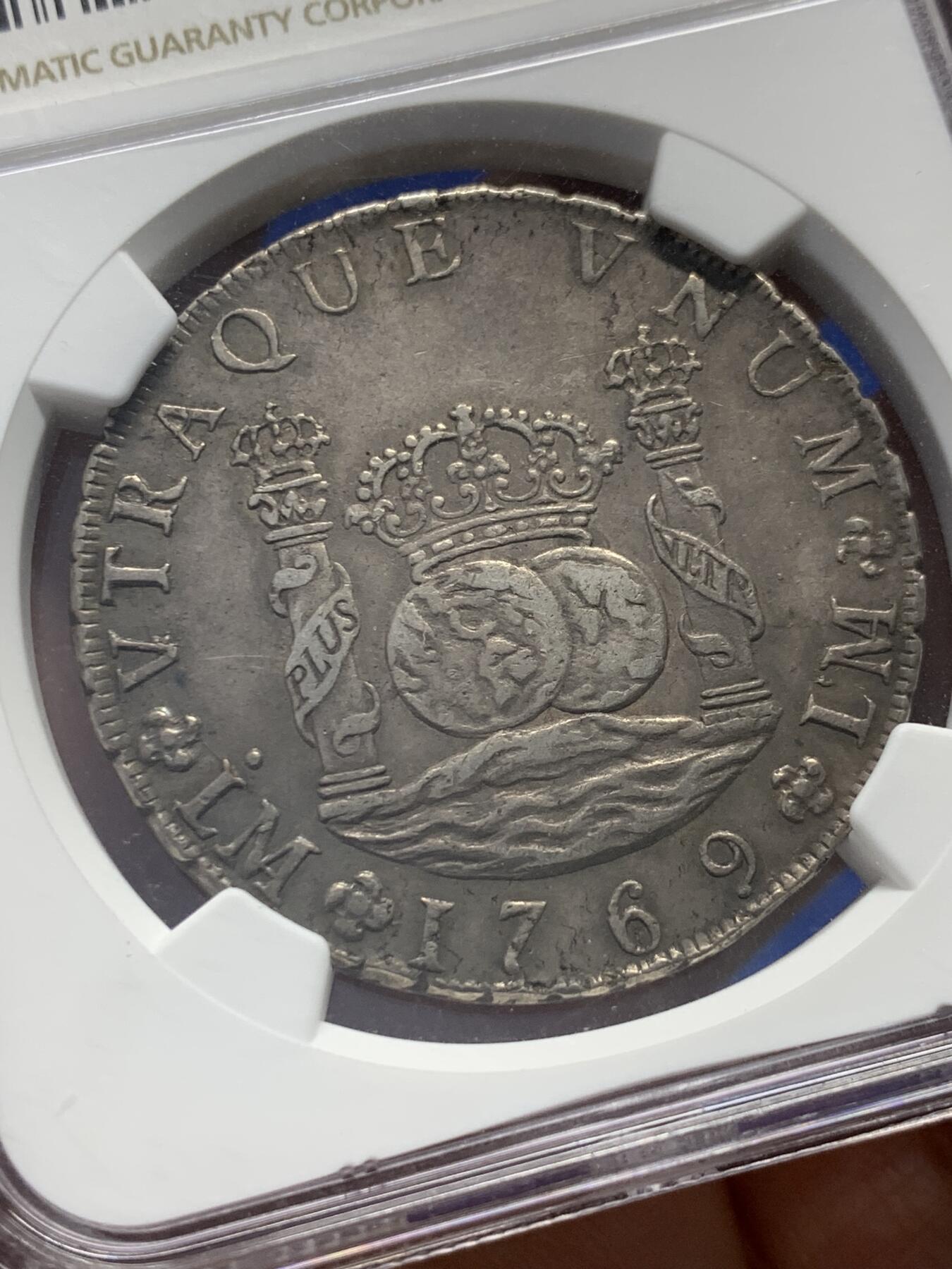 《竞宝斋》第343场 周日，周一，2场连拍 （全场包邮） NGC AU53 西属秘鲁 地球双柱 8瑞尔 1769 LM JM 单点版 双面深打 深彩包浆