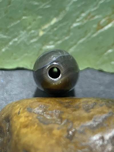 精美药师玛瑙天眼桶珠一个 精美药师玛瑙天眼桶珠一个