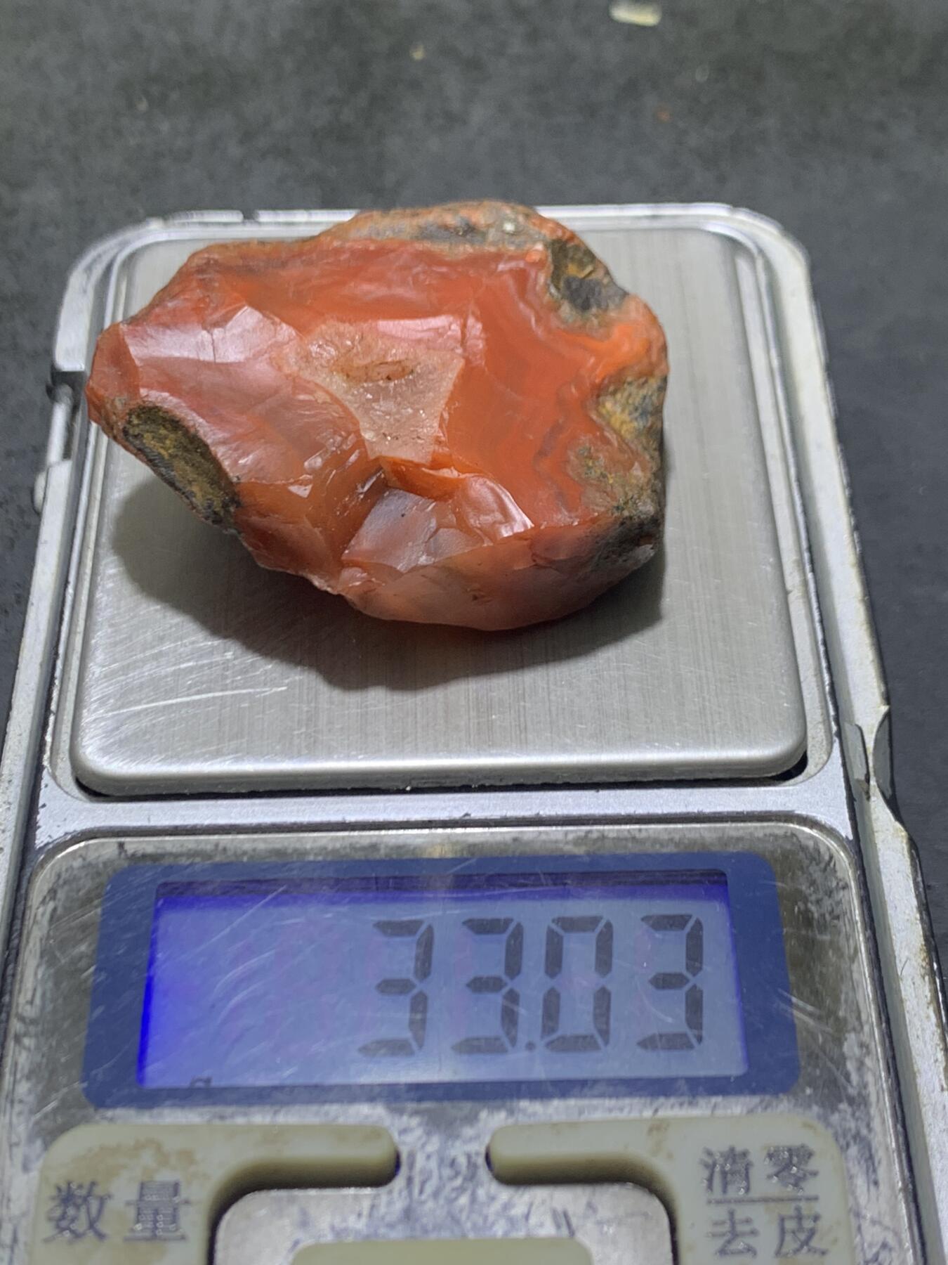 精美原皮晶洞柿子红南红玛瑙原石一颗，