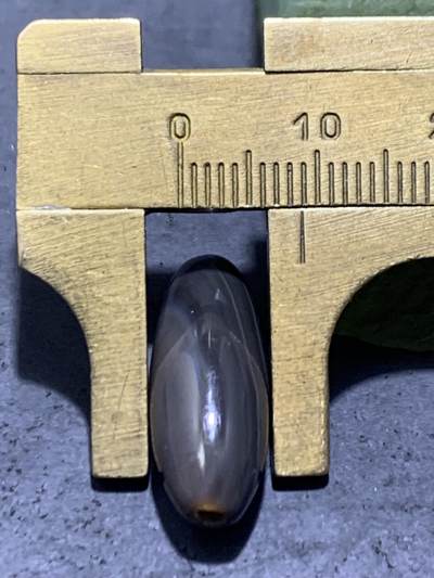 精美药师玛瑙天眼桶珠一个 精美药师玛瑙天眼桶珠一个