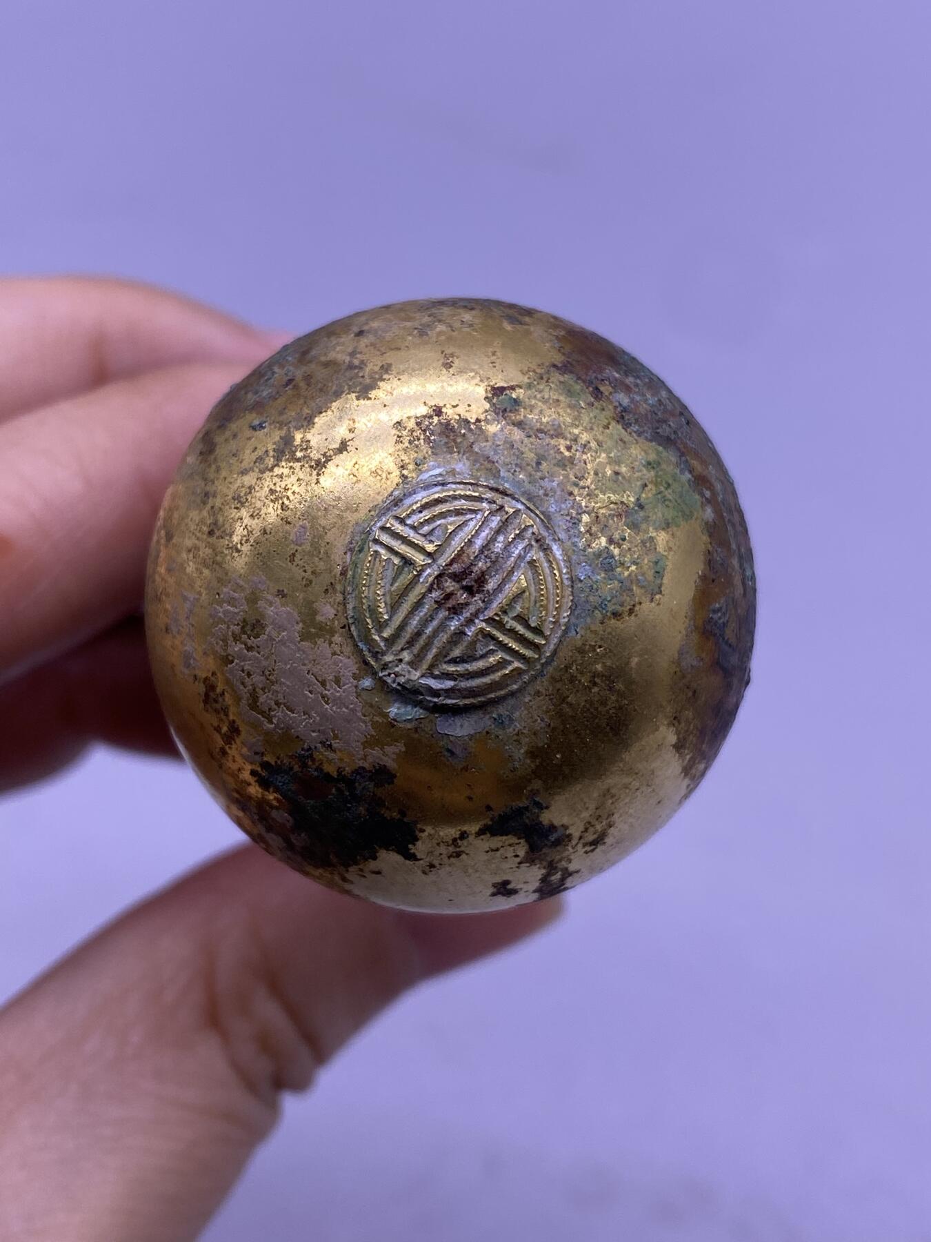 老铜鎏金帽顶，尺寸5.5厘米，品相如图，800包快递