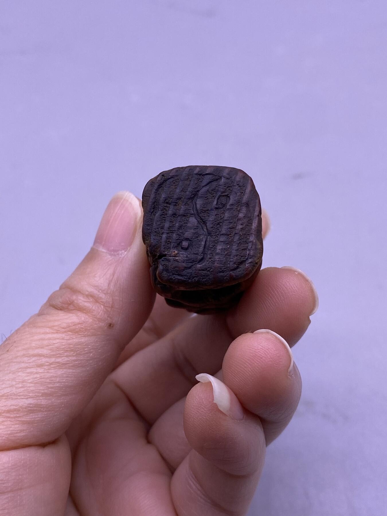老木雕狮子烟宠，尺寸4厘米，品相如图，450包快递
