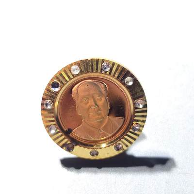 PCAI钱币1-152邮币专场 - 南京造币厂 毛主席章  内片银镀金