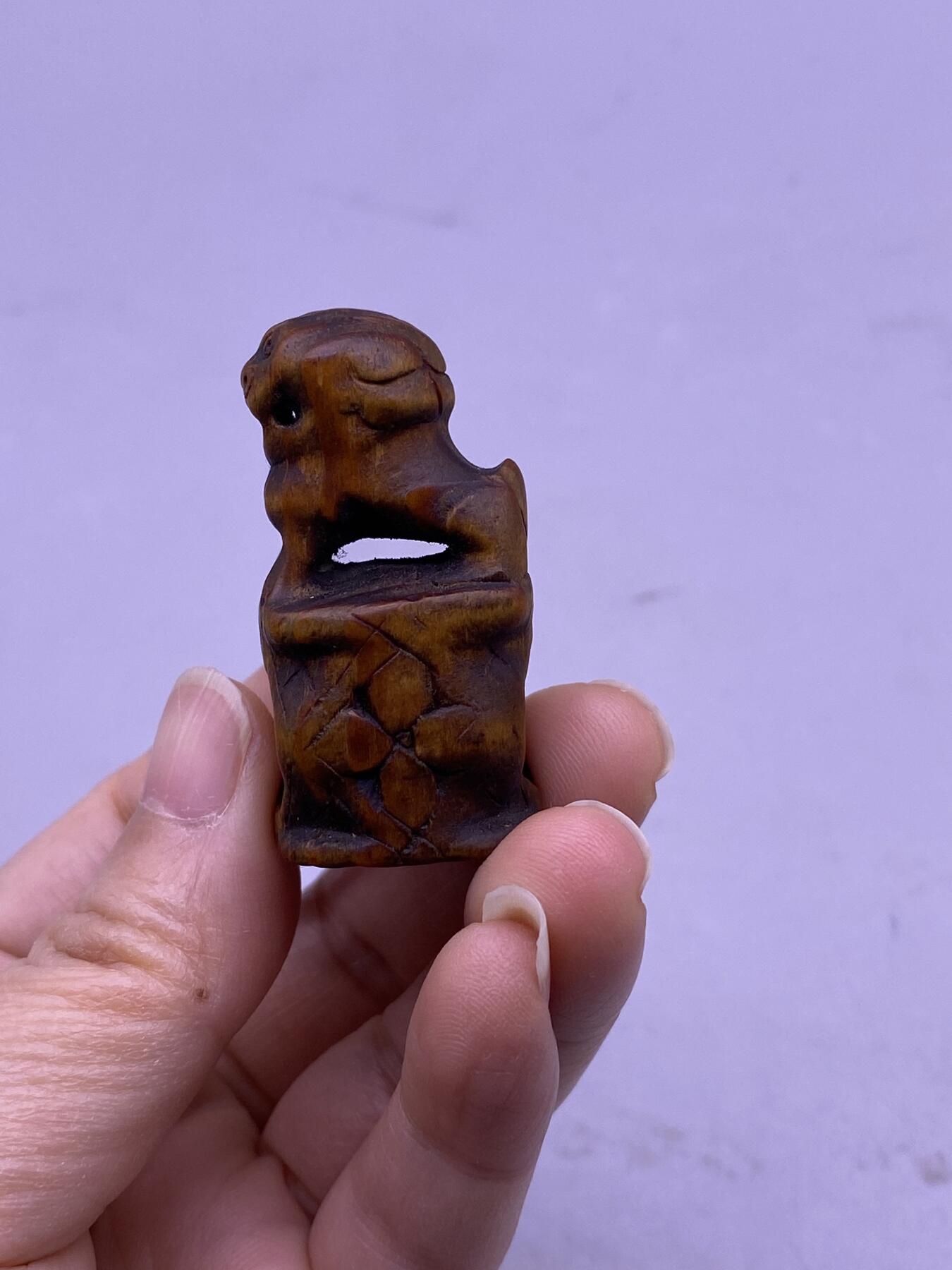 老木雕狮子烟宠，尺寸4厘米，品相如图，450包快递