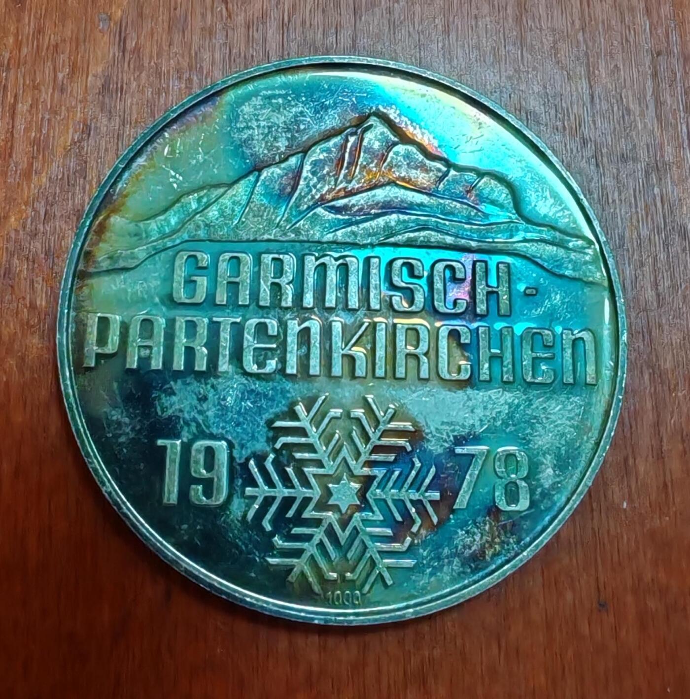 长老汇龙年精选第四十场拍卖 1978德国加尔米什高山滑雪锦标赛银章，25克999银，40MM