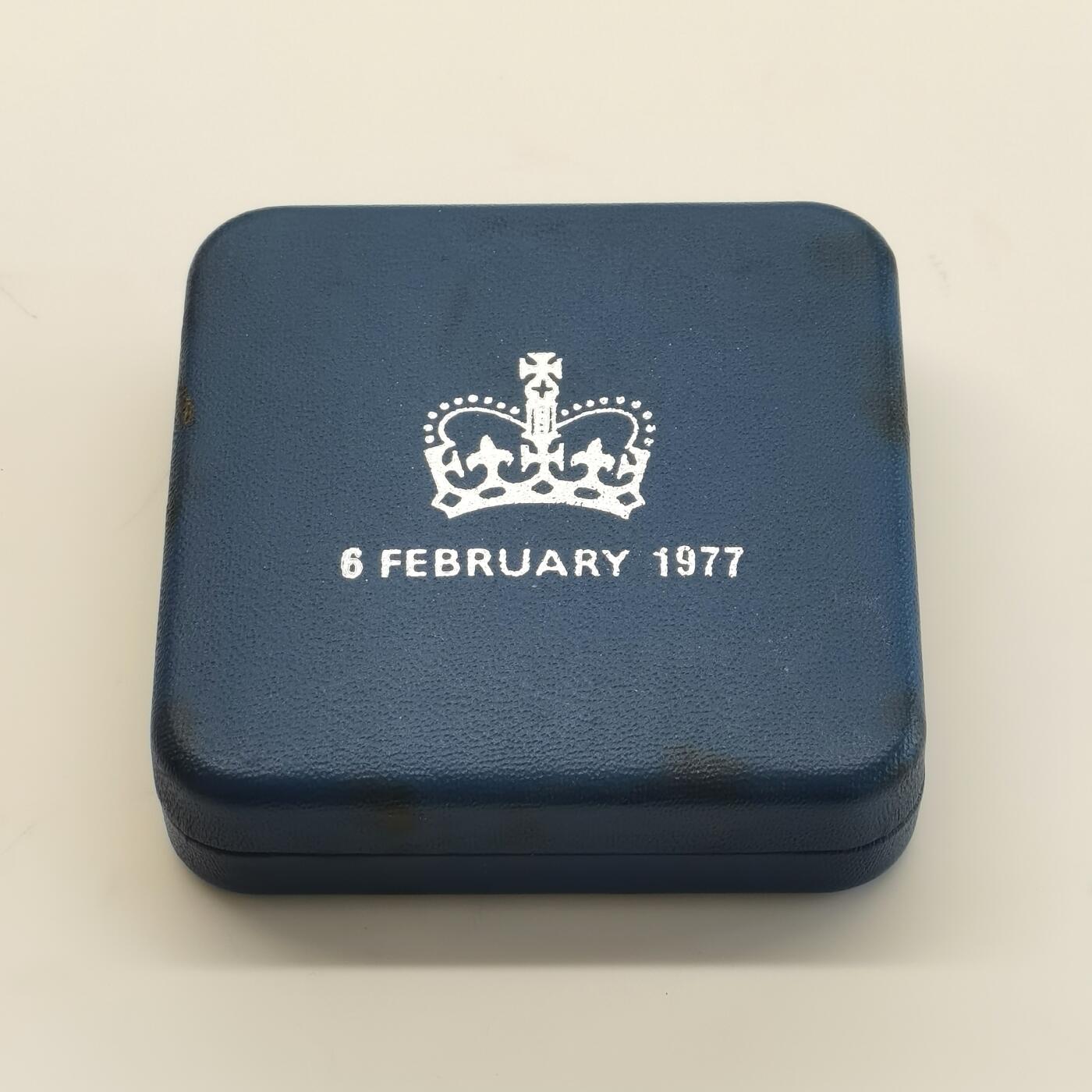 博洋堂世界钱币拍卖第106期（全场包邮） 英国1977年女王登基25周年纪念25便士精制银币，原盒带证书，UNC未流通PROOF精制币，币面清爽干净又漂亮，状态极佳。