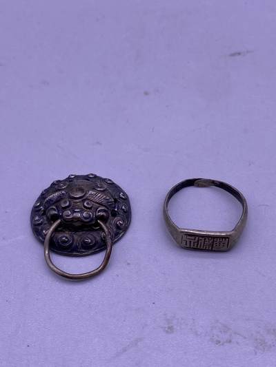 老银狮头挂件，戒指，尺寸分别2.2/1.6厘米，品相如图，150包快递 - 老银狮头挂件，戒指，尺寸分别2.2/1.6厘米，品相如图，150包快递