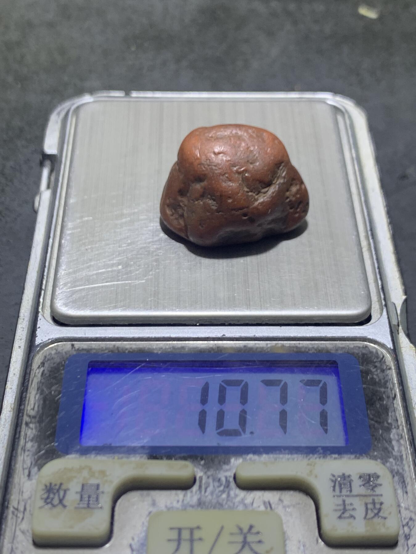 精美红皮原皮南红玛瑙原石一颗，