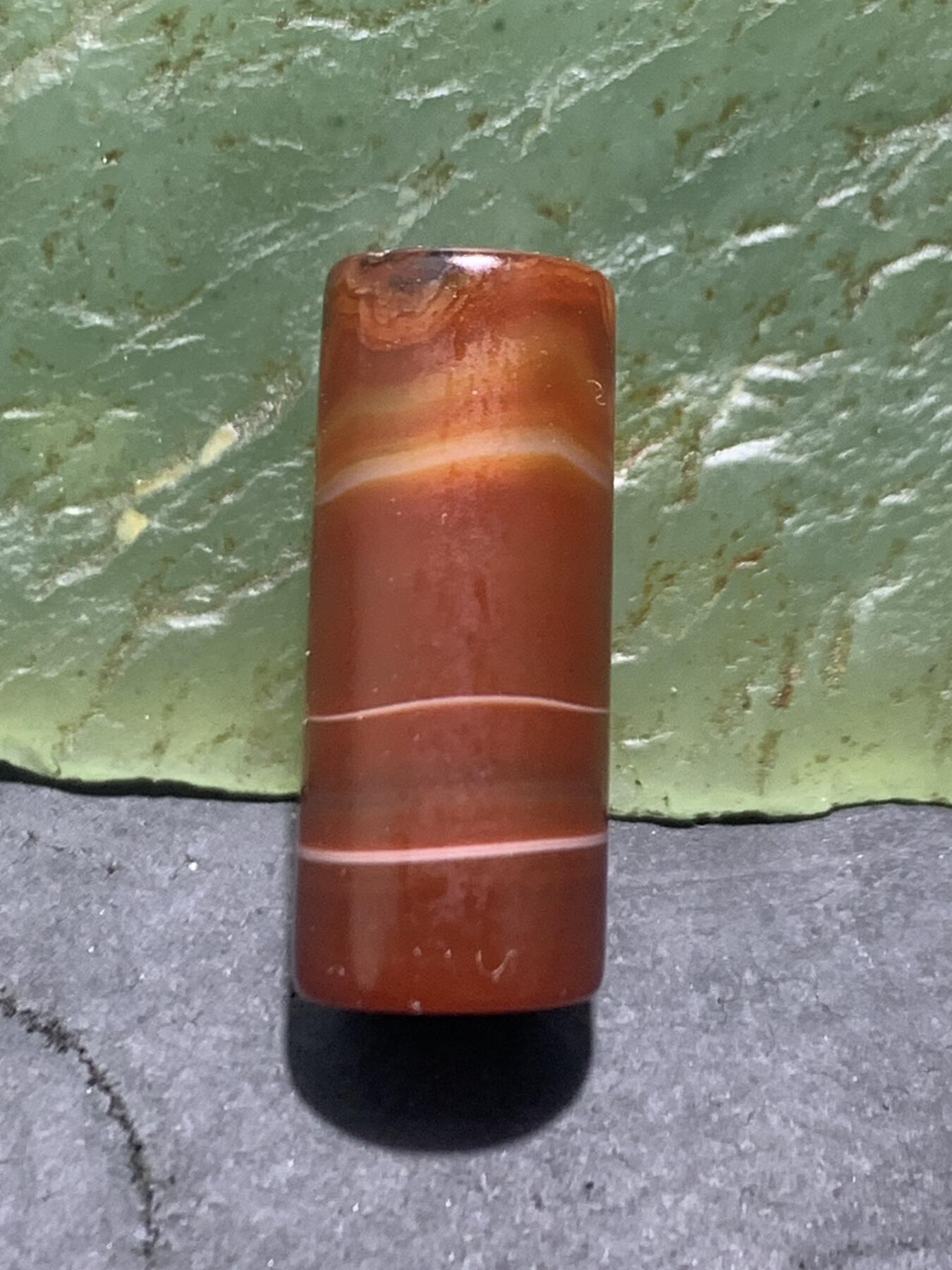 精美亚光高玉化酒红色缠丝玛瑙随形直桶，桶珠一颗，