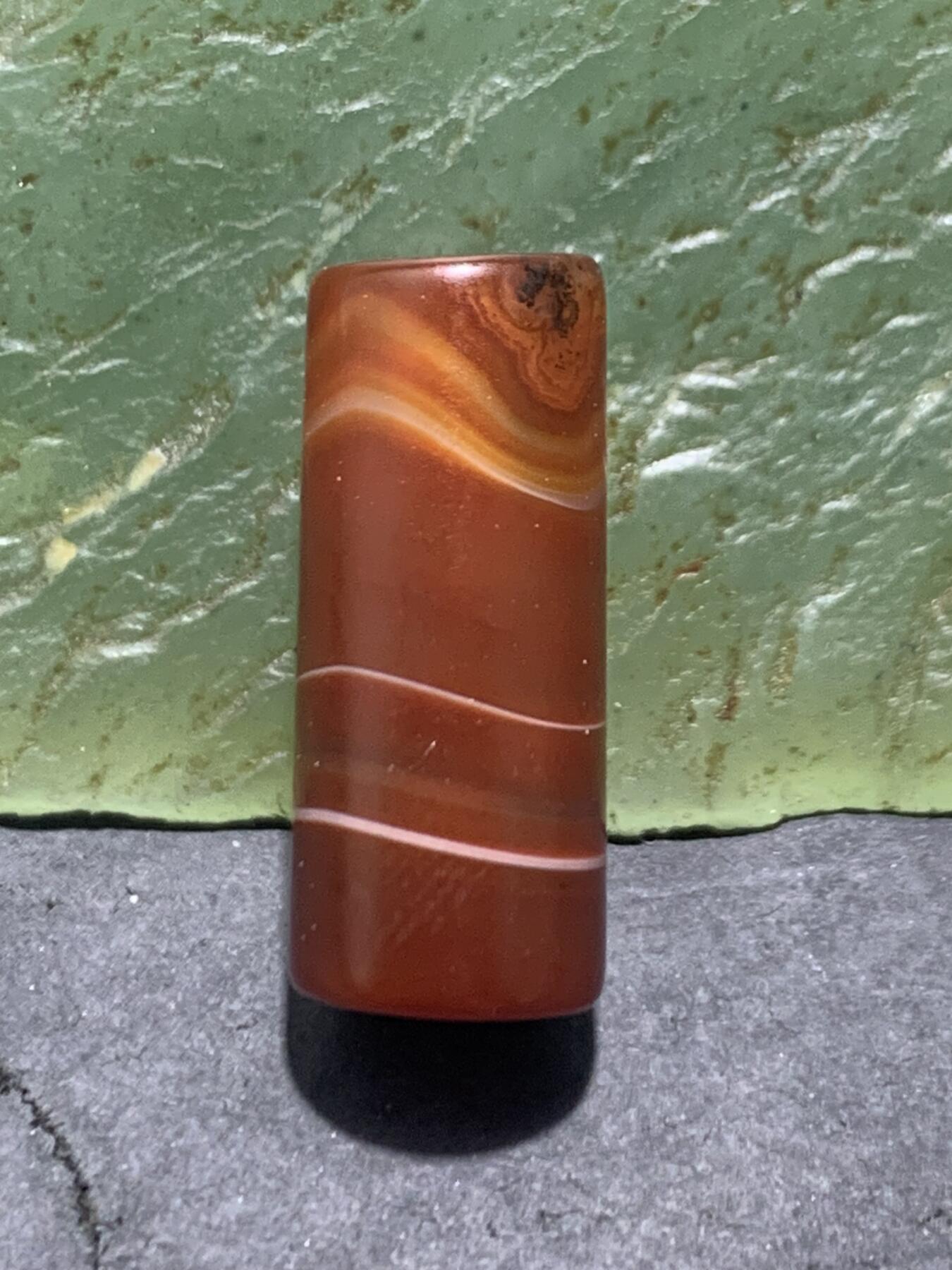 精美亚光高玉化酒红色缠丝玛瑙随形直桶，桶珠一颗，
