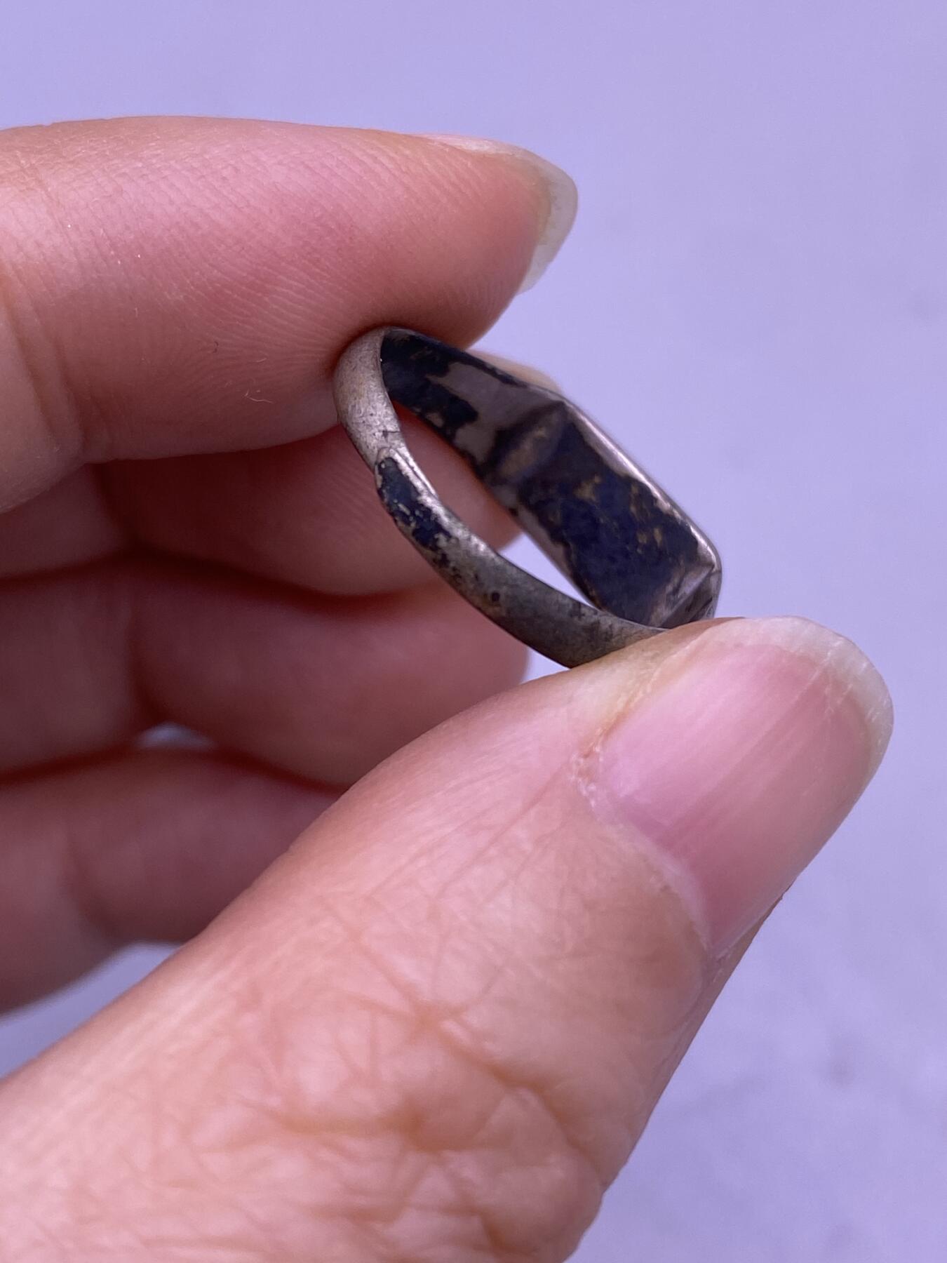 老银狮头挂件，戒指，尺寸分别2.2/1.6厘米，品相如图，150包快递