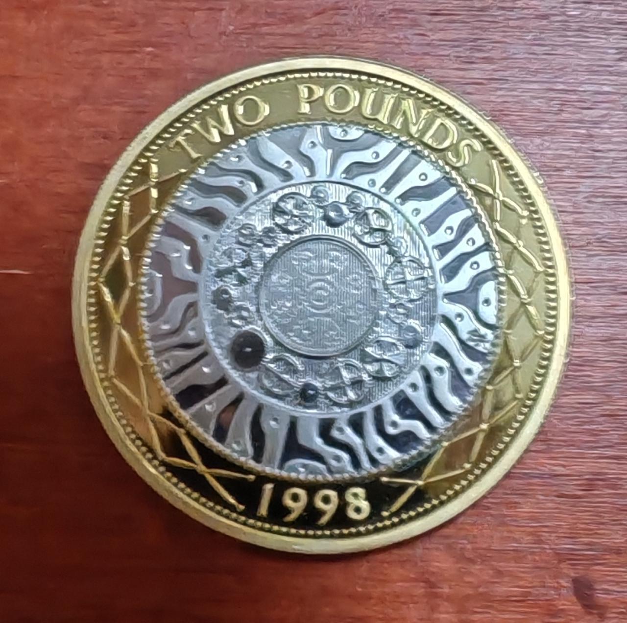 长老汇龙年精选第四十场拍卖 1998英国科技2英镑双色精制银币，不到2万枚