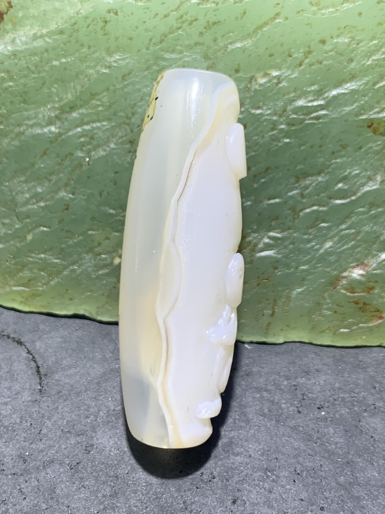 精美亚光高玉化海洋玉髓手工俏色巧雕兔飞猛进桶珠一个！