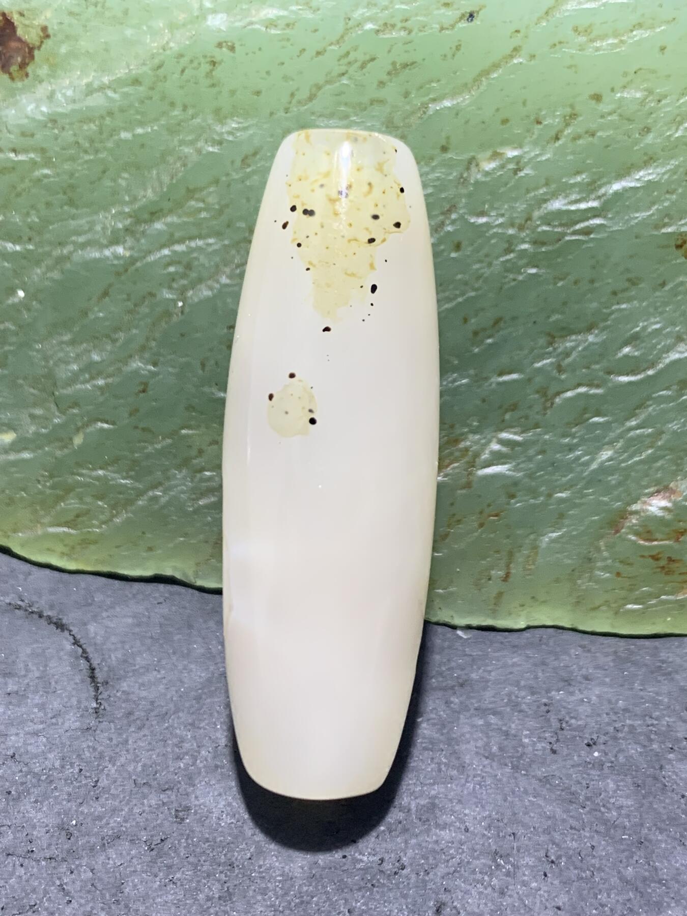 精美亚光高玉化海洋玉髓手工俏色巧雕兔飞猛进桶珠一个！