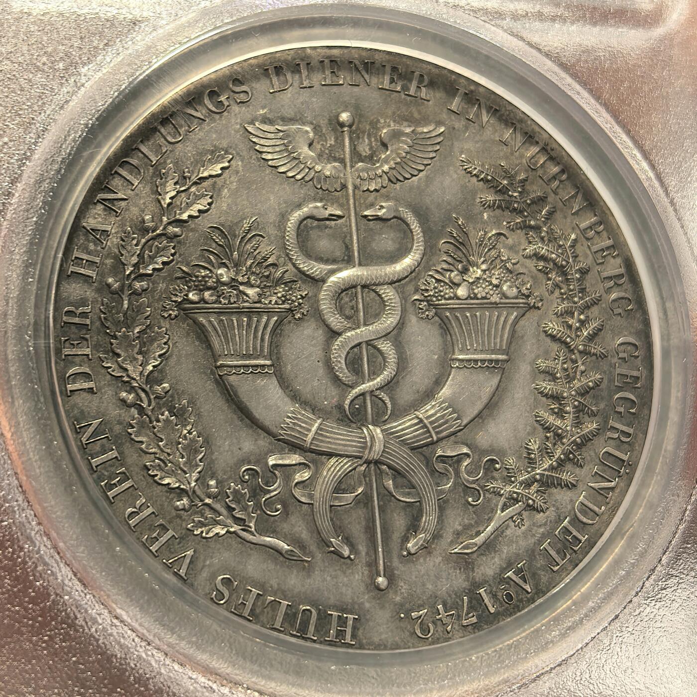 博洋堂世界钱币拍卖第106期（全场包邮） PCGS SP64 1842年德国纽伦堡行政公务员辅助基金百年纪念纪念大银章，大天使银章，N、P双料唯一冠军分，名誉品种。44mm超大尺寸，镜面五彩状态极佳。