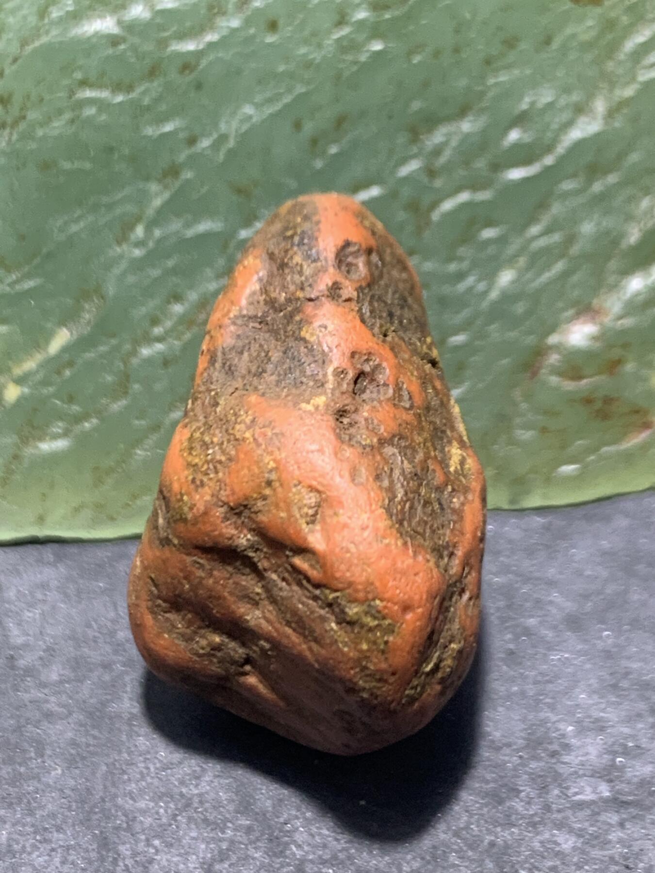 精美红皮柿子红原皮南红玛瑙原石一颗
