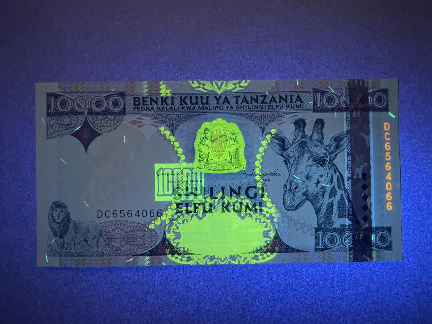 《张总收藏》182期-新一年外币首拍 坦桑尼亚10000先令 UNC 1997年 长颈鹿 双尾66