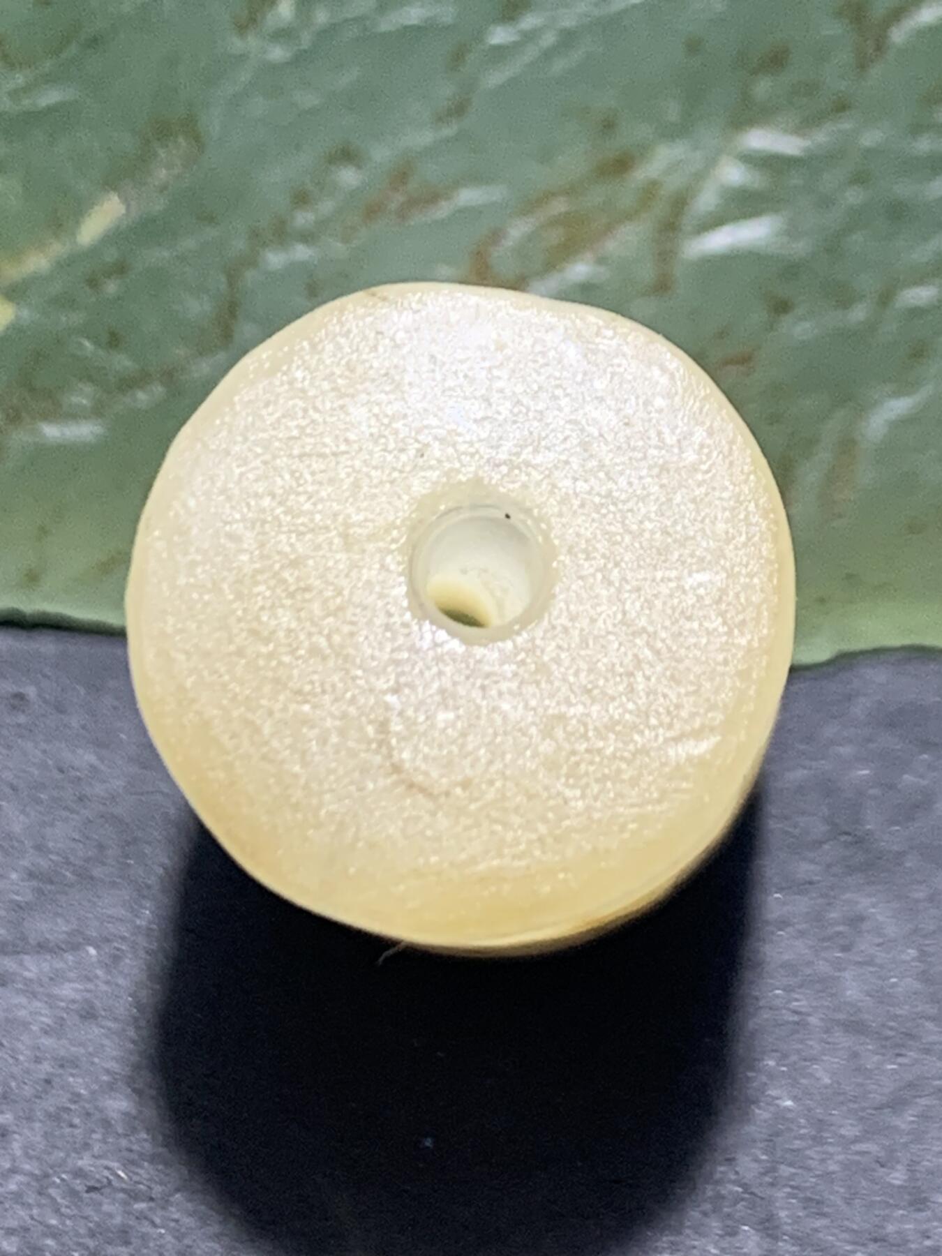 精美高玉化亚光海洋玉髓手工俏色巧雕龙鱼随形桶珠一个！