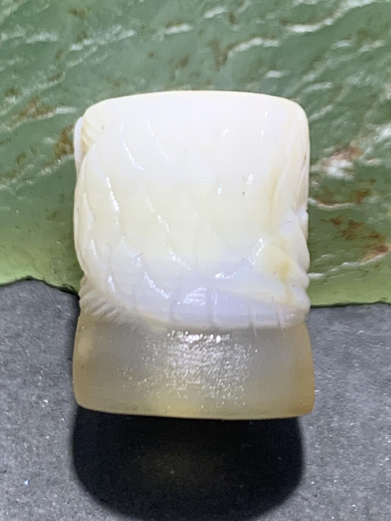 精美高玉化亚光海洋玉髓手工俏色巧雕龙鱼随形桶珠一个！