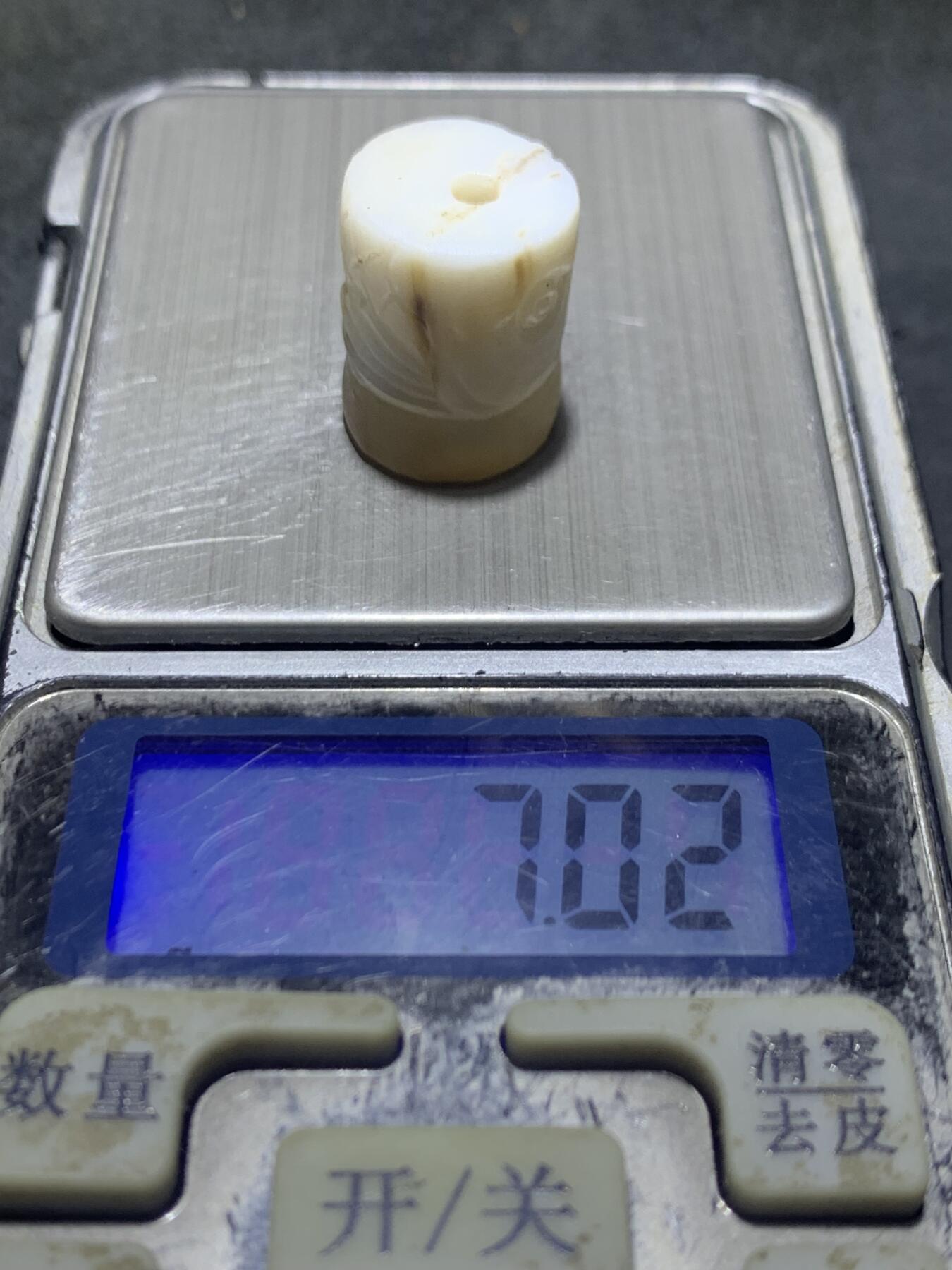 精美高玉化亚光海洋玉髓手工俏色巧雕龙鱼随形桶珠一个！