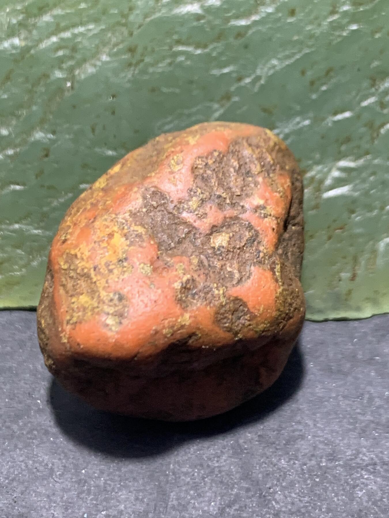 精美红皮柿子红原皮南红玛瑙原石一颗