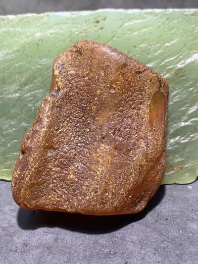 精美波罗的海风化皮蜜蜡原石一块， - 精美波罗的海风化皮蜜蜡原石一块，