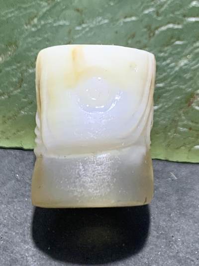 精美高玉化亚光海洋玉髓手工俏色巧雕龙鱼随形桶珠一个！ - 精美高玉化亚光海洋玉髓手工俏色巧雕龙鱼随形桶珠一个！