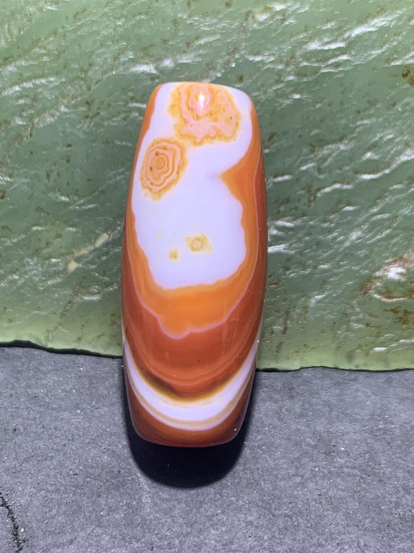精美高玉化红白双色天眼千层纹缠丝玛瑙桶珠一颗，，