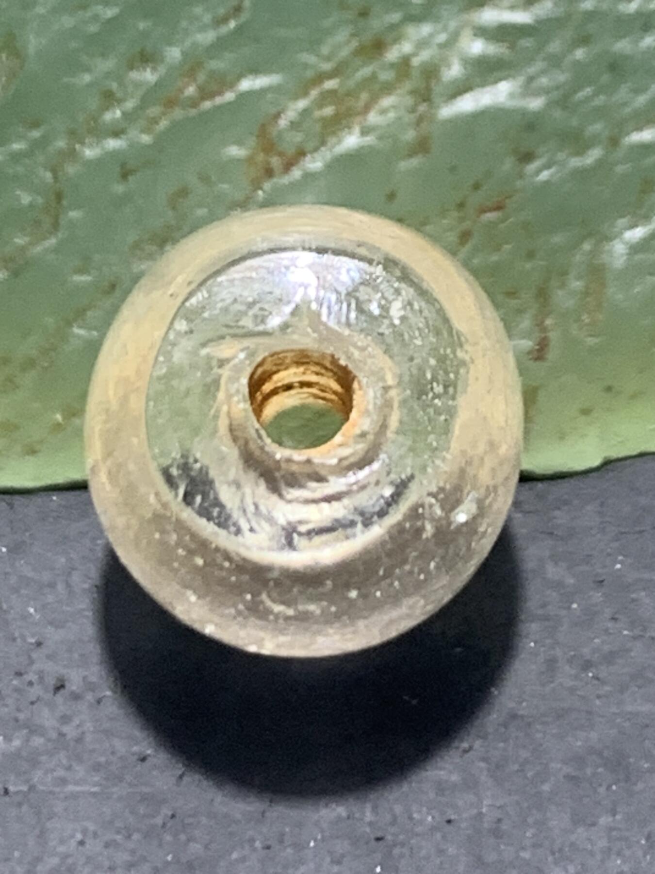 建国前后库存仿白水晶琉璃桶珠一颗，