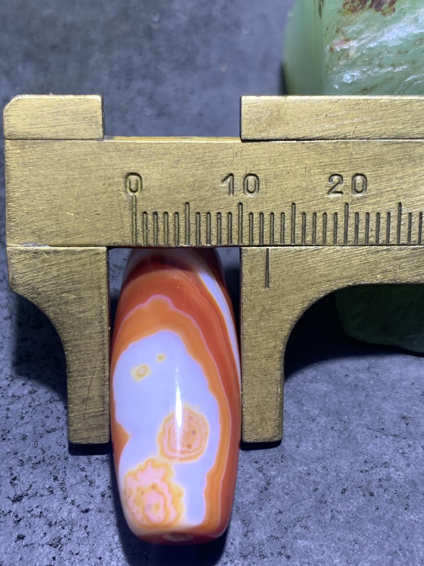 精美高玉化红白双色天眼千层纹缠丝玛瑙桶珠一颗，，